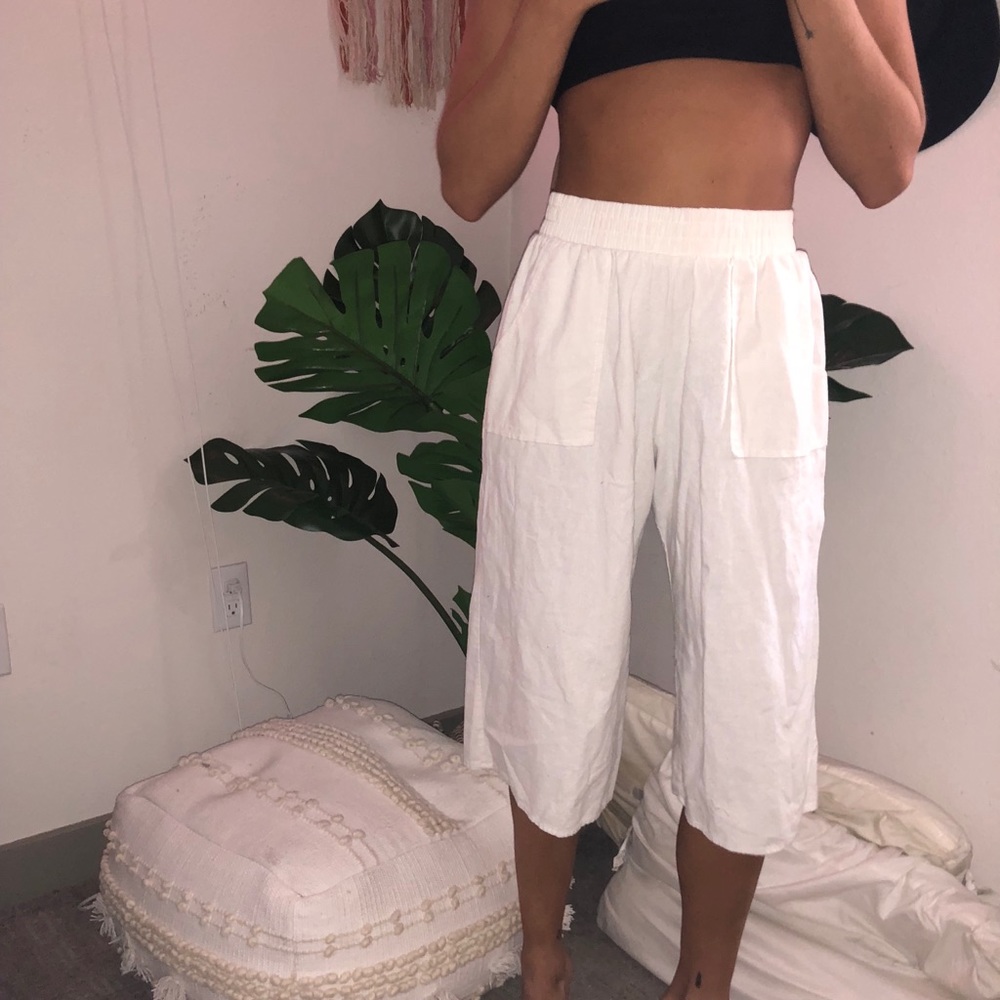 White linen cropped pants